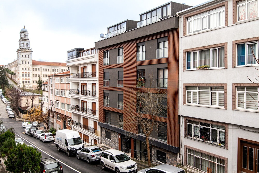 Comfy Flat With Balcony in Uskudar