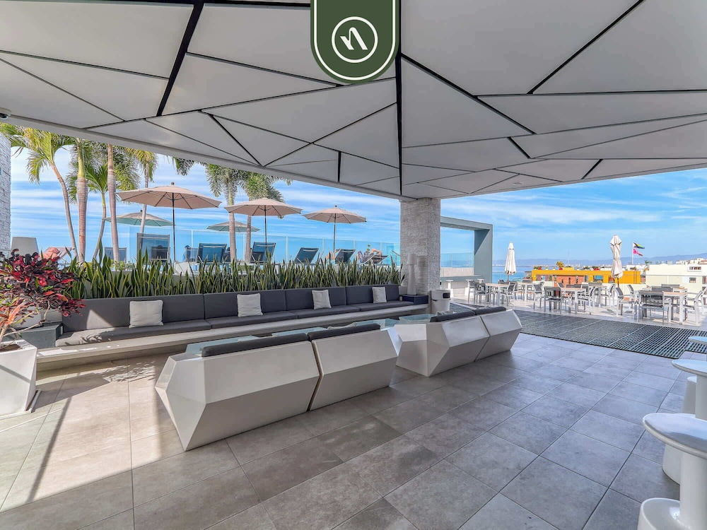 Stunning 2 BR Condo in Romantic Zone - Pool