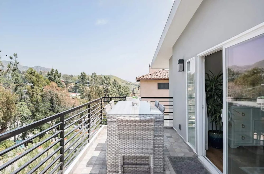 Hollywood Hills Heatpool BBQ Prime Location