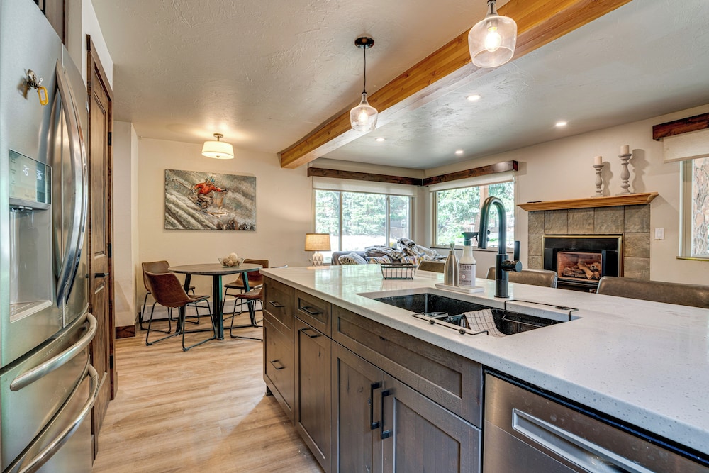 Walk to Slopes & Main St: Cozy Breckenridge Condo!