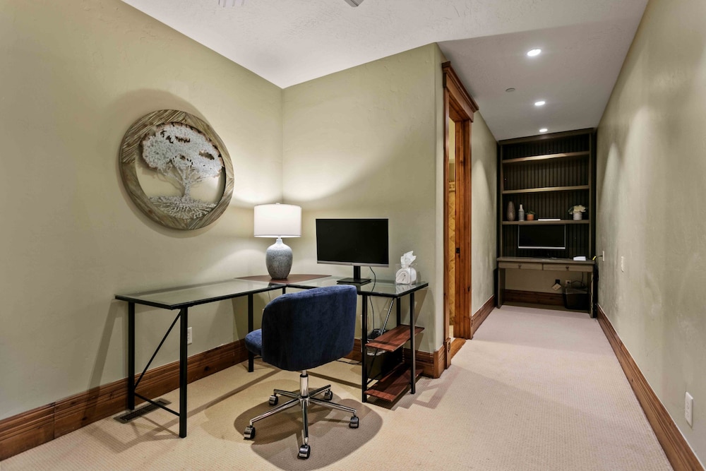 6565 Lookout Drive - Four Bedroom with Spa 4 Condo