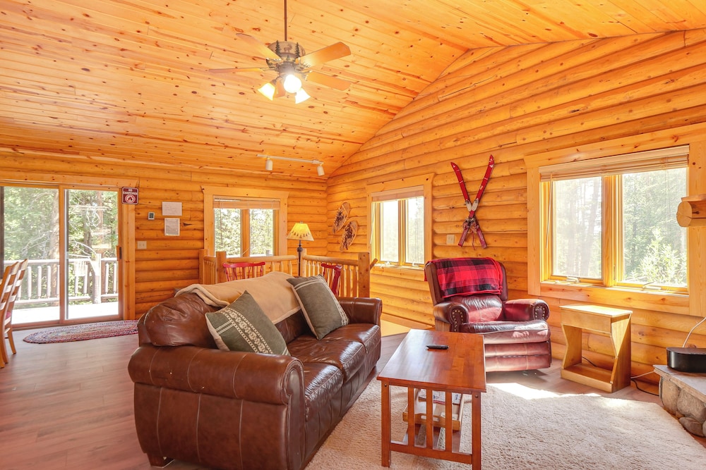 Hot Tub Hideaway w/ Views & Deck in Fairplay!