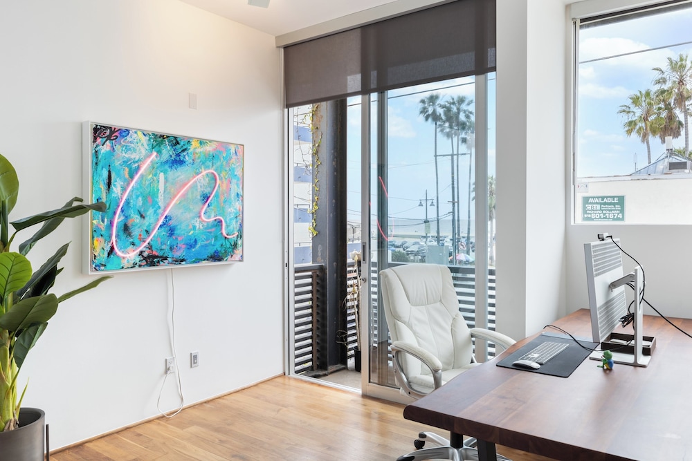 Venice View by Avantstay Walk to Venice Beach Rooftop, Ice Bath, Luxe Design