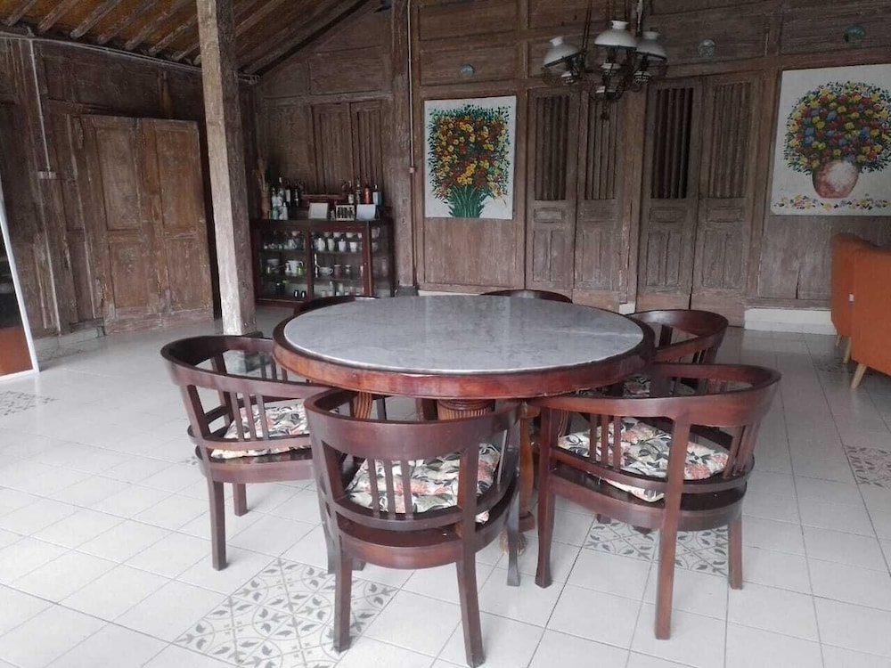 Eyang Residence Limasan Kebon Dalem