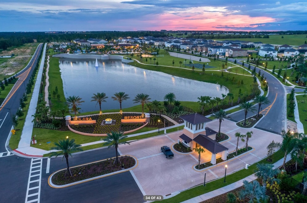 Solara Dreams 4BD Pool Home Next to Disney