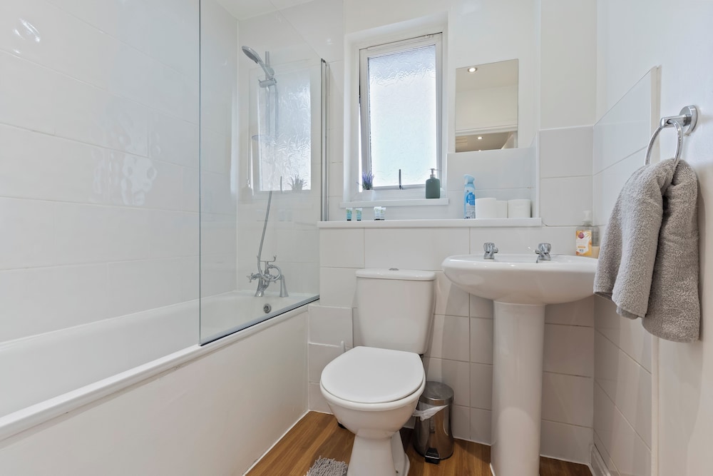 Cozy London Townhouse With 4 Bedrooms