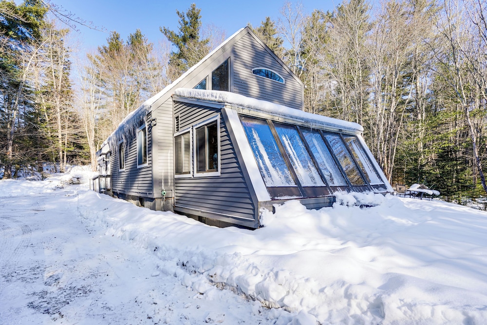 5 Mi to Ski: Family-friendly Home in West Dover!