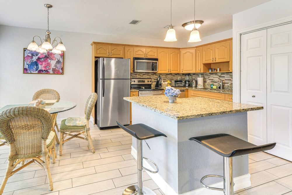 Explore Sarasota: Condo w/ Pool Access, Near Dtwn