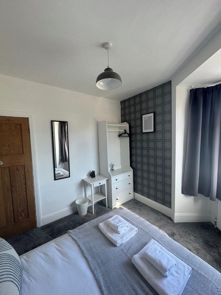 Simonside Apartment - Sleeps 6 -parking