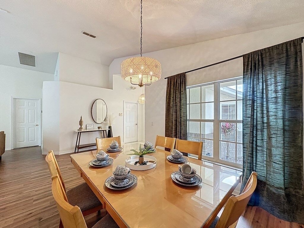 Incredible 4 Bed Pool/spa Home, Minutes To Disney 4 Bedroom Villa