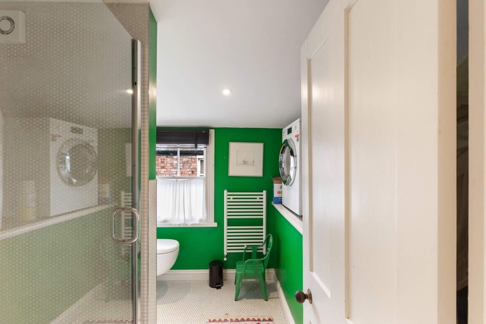 Lovely 4 Bedroom House near Portobello