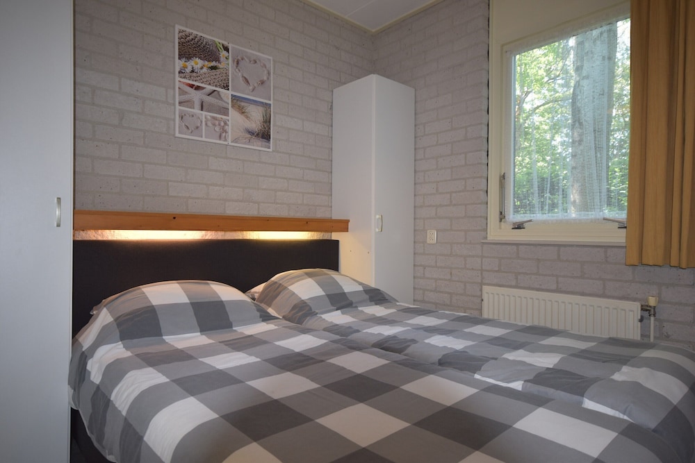 Fireplace Bungalow in Family Park