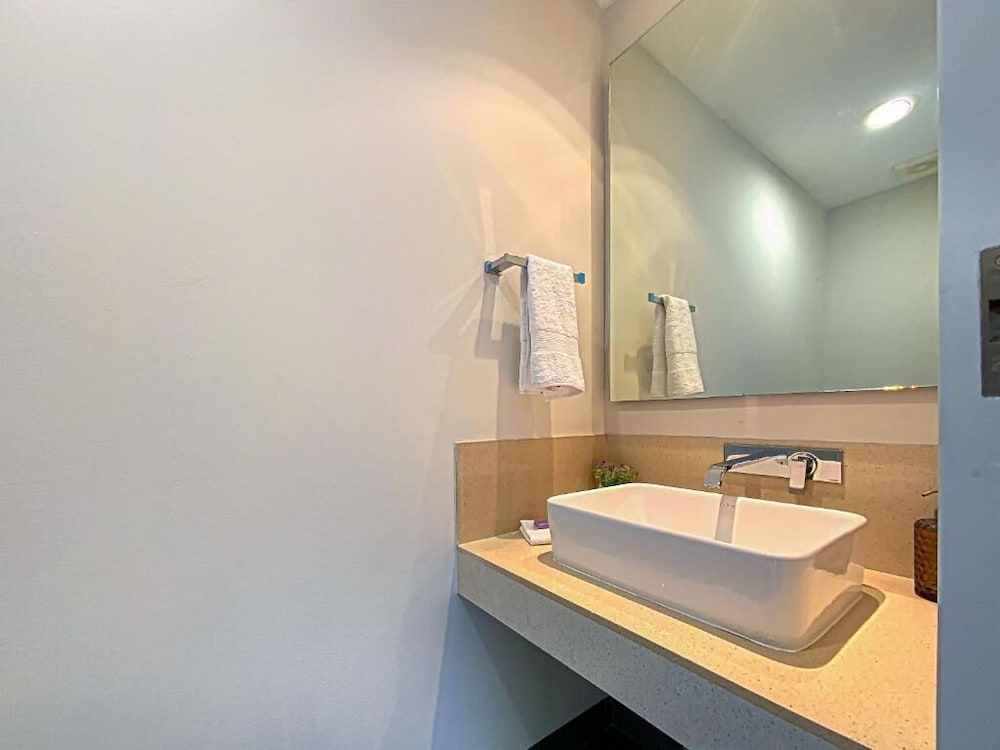 2BR Luxury Condo Golf View Corasol