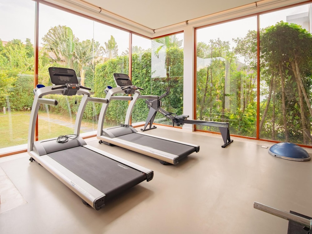 Luxurious 5bedroom White Estate Villa Private Lake