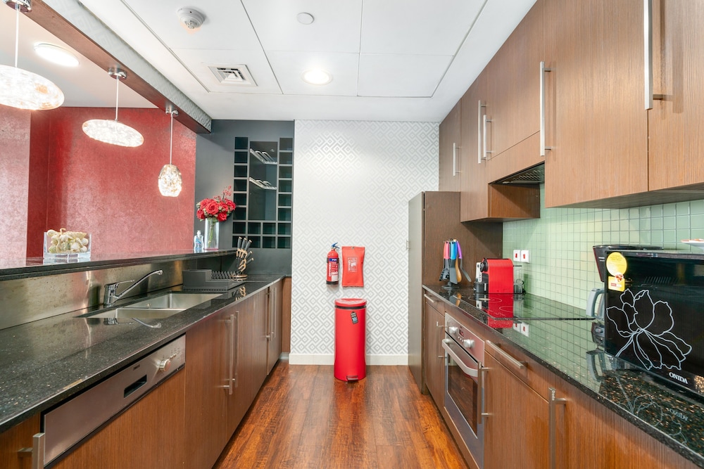Lux BnB Burj Daman DIFC Sea View
