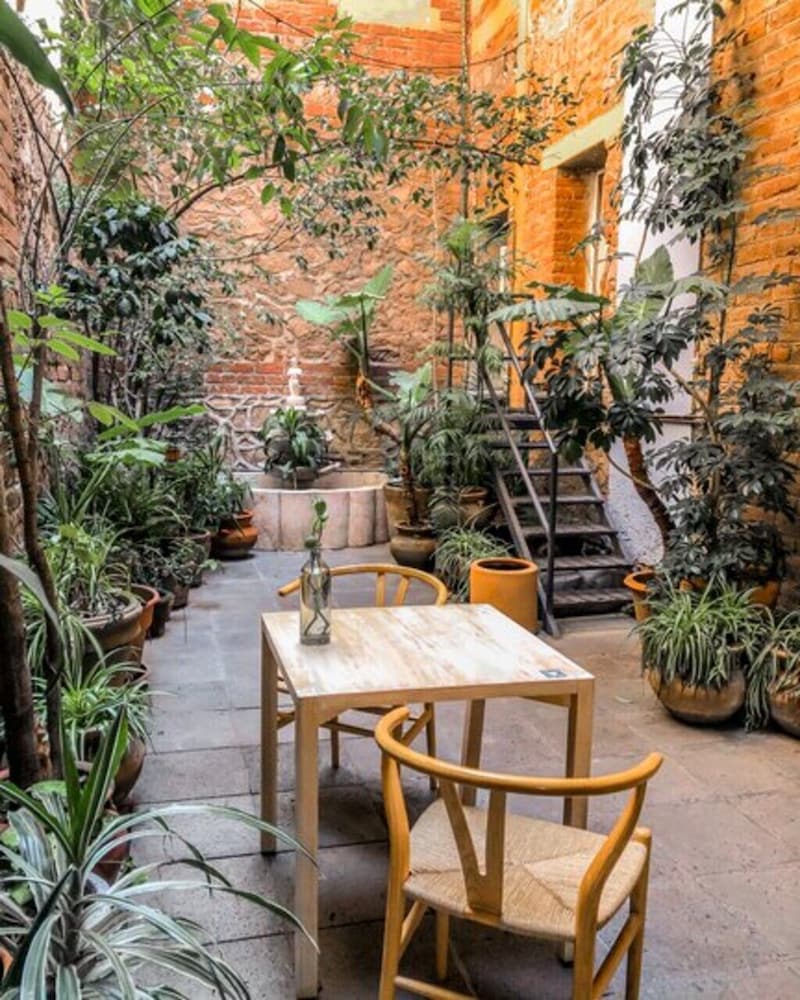 El Patio 77