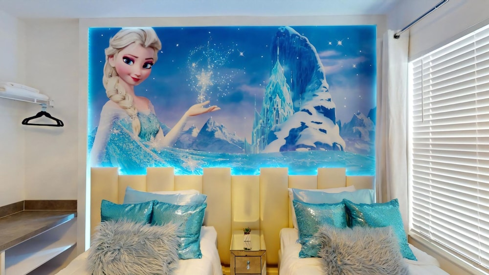 8 Bedroom Themed Rooms Huge Games Room Pool Spa