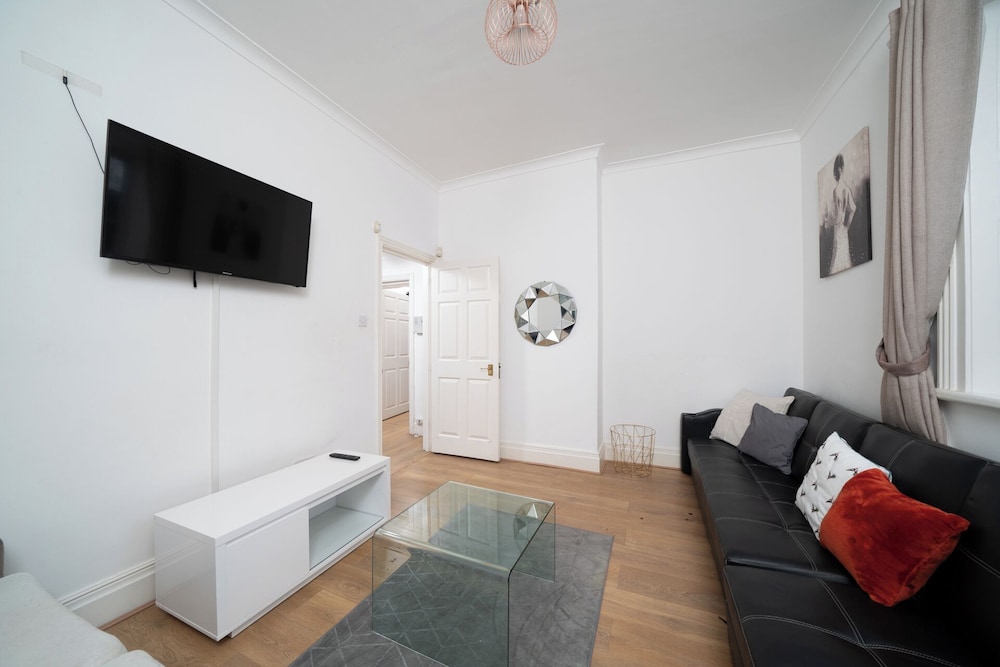 Classic Apartment Near Airport, 02 Arena, Drl, Excel Exhibition Centre
