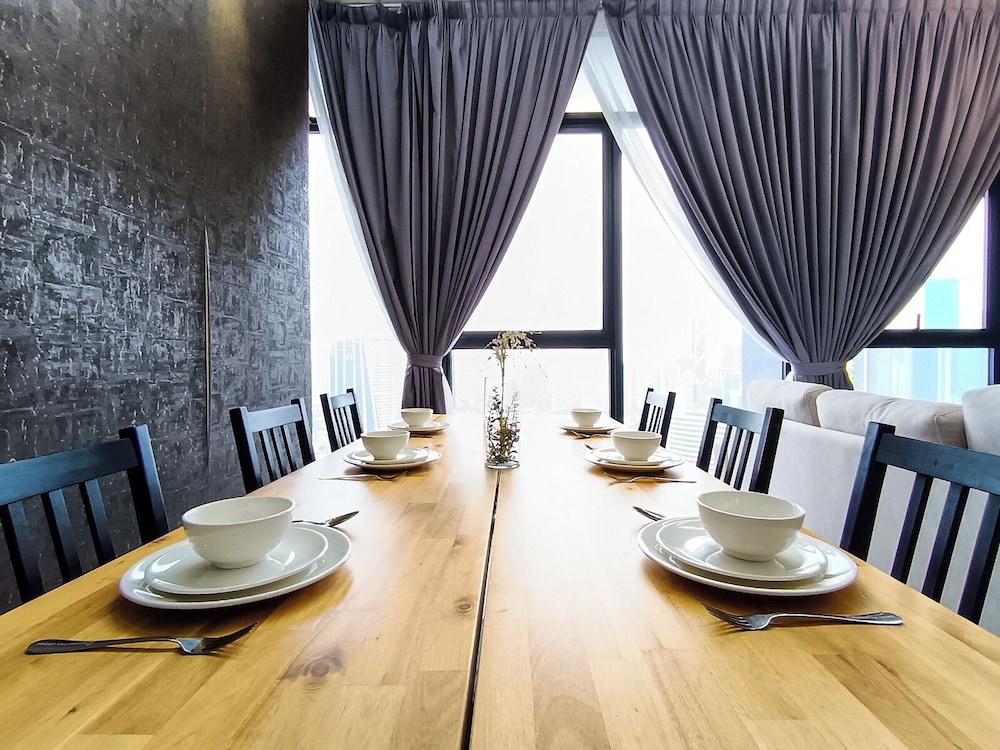 Expressionz Suites by Manhattan Group