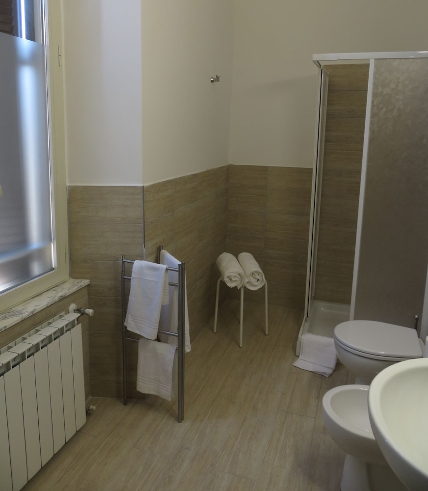 5 Rooms photo 5
