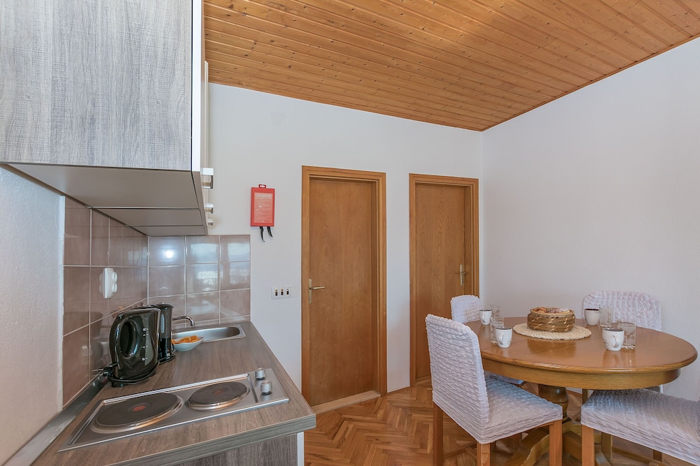 Apartments Clarus Mare en Dugi Rat — kitchen