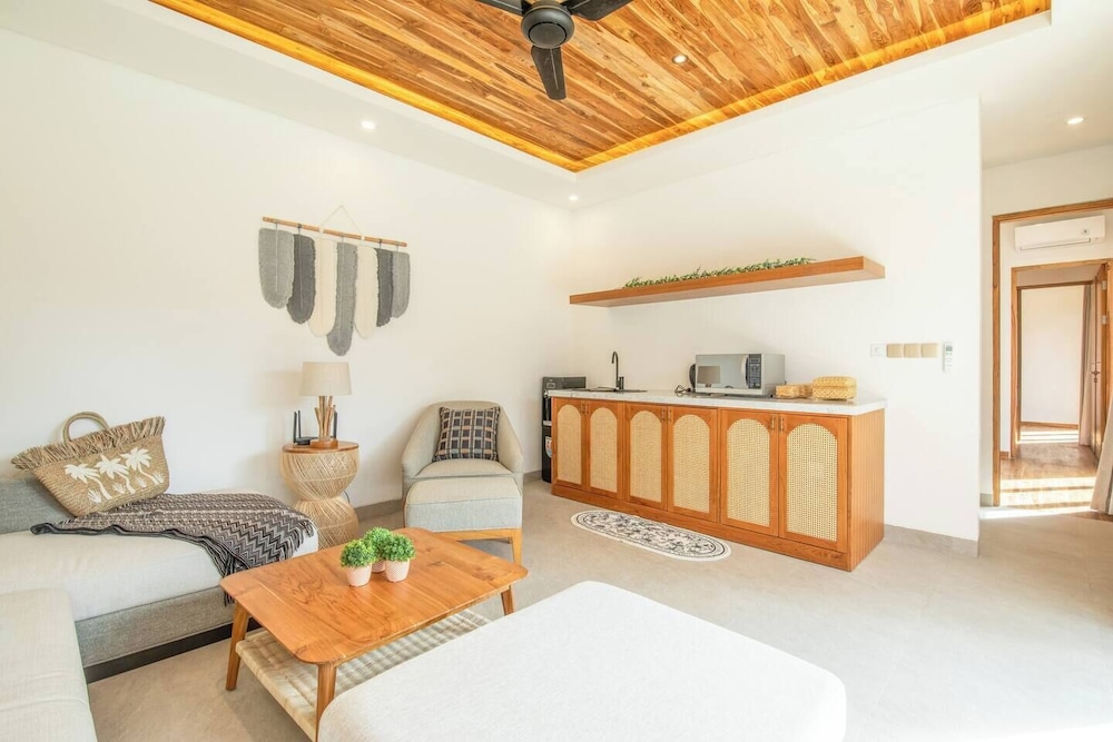 Luxurious 6 BR With Sea View, 5 Mins to Savaya