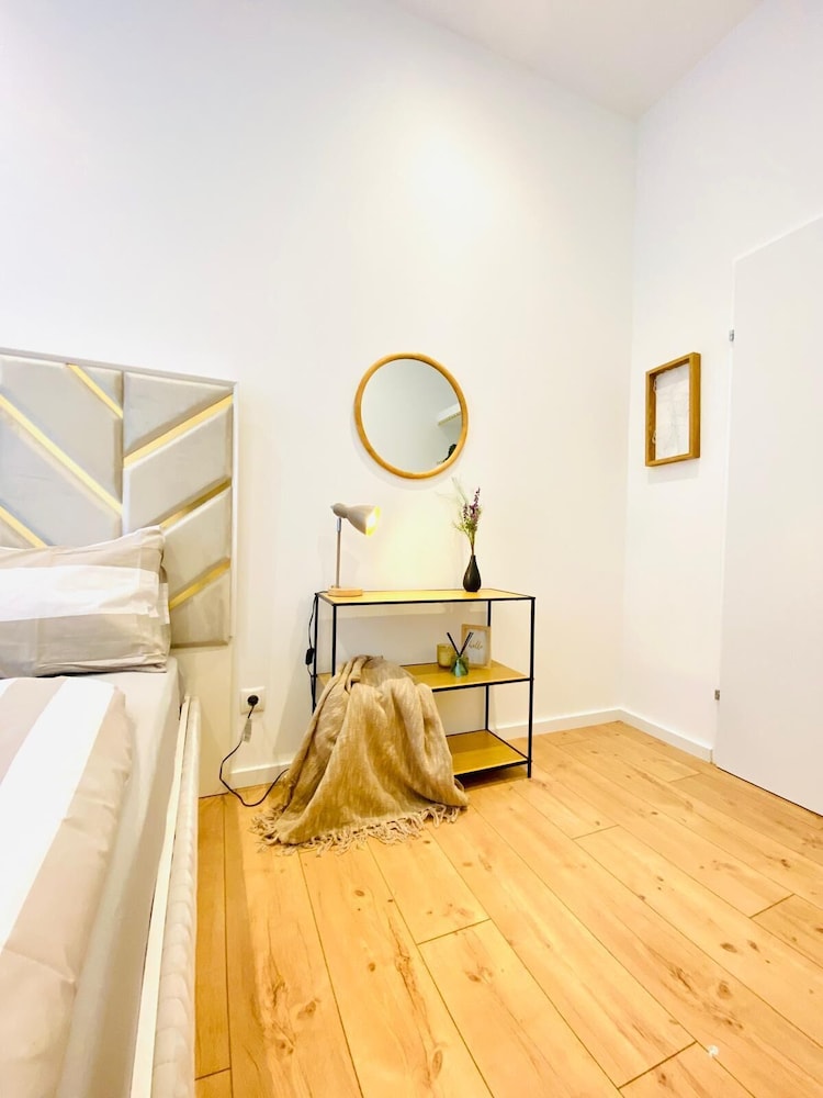 Comfy and Scenic 4BR Stay in Ottakring