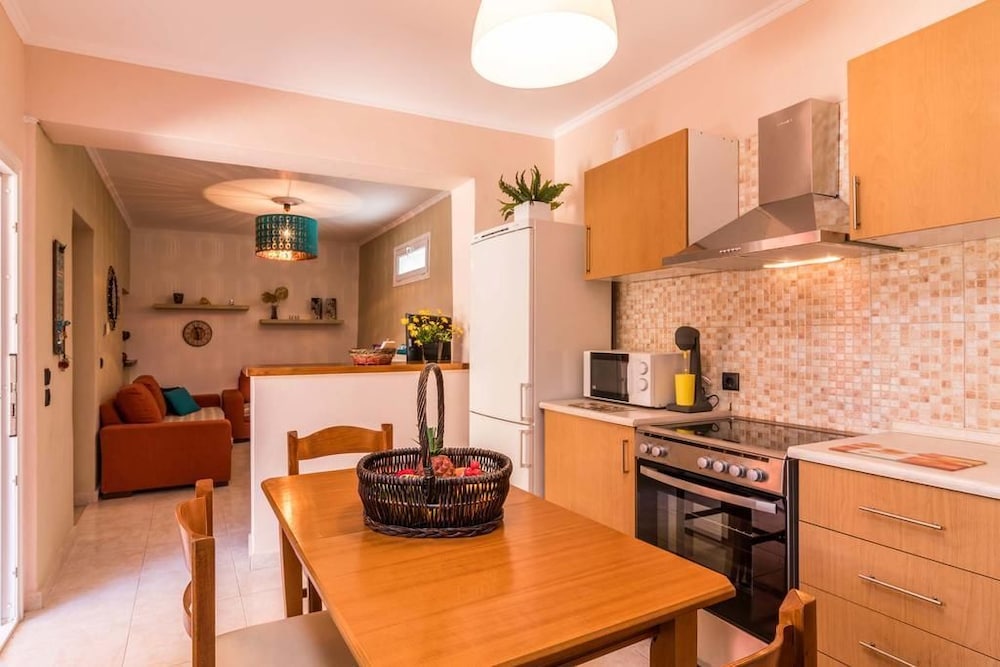 Antonela Sunshine Apartment by CorfuEscapes view 4