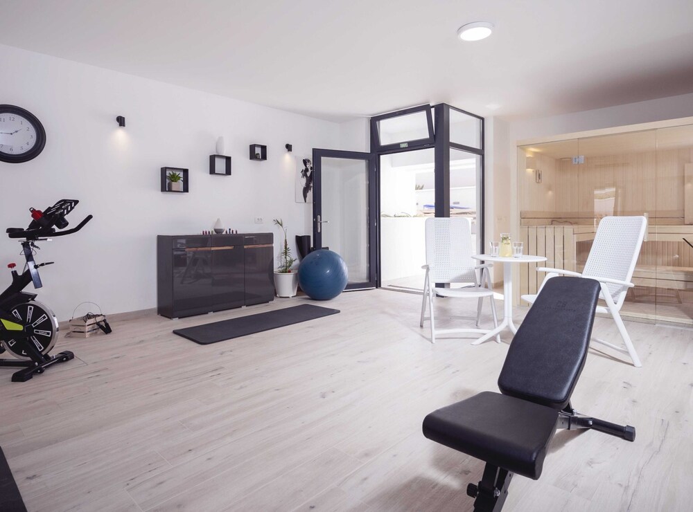 Sunlit Shores Beach Villa With Pool, Gym and Sauna
