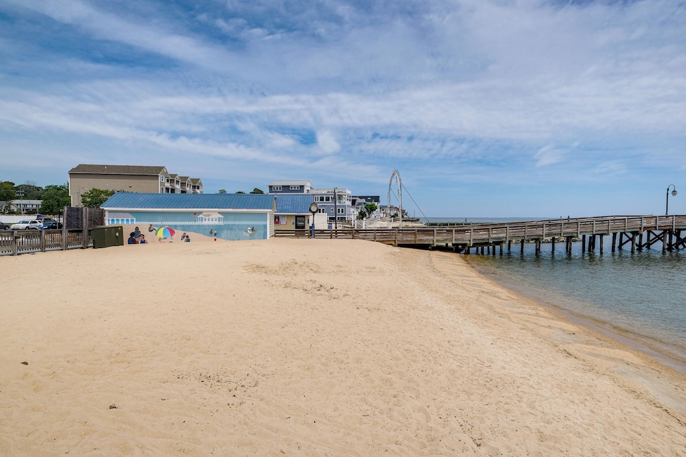 1 Mi to Boardwalk: Convenient North Beach Apt!