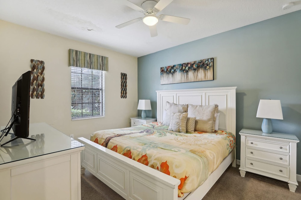 Modern 8BR Home With Private Pool and hot tub