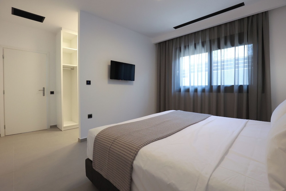 Limi Deluxe Suites