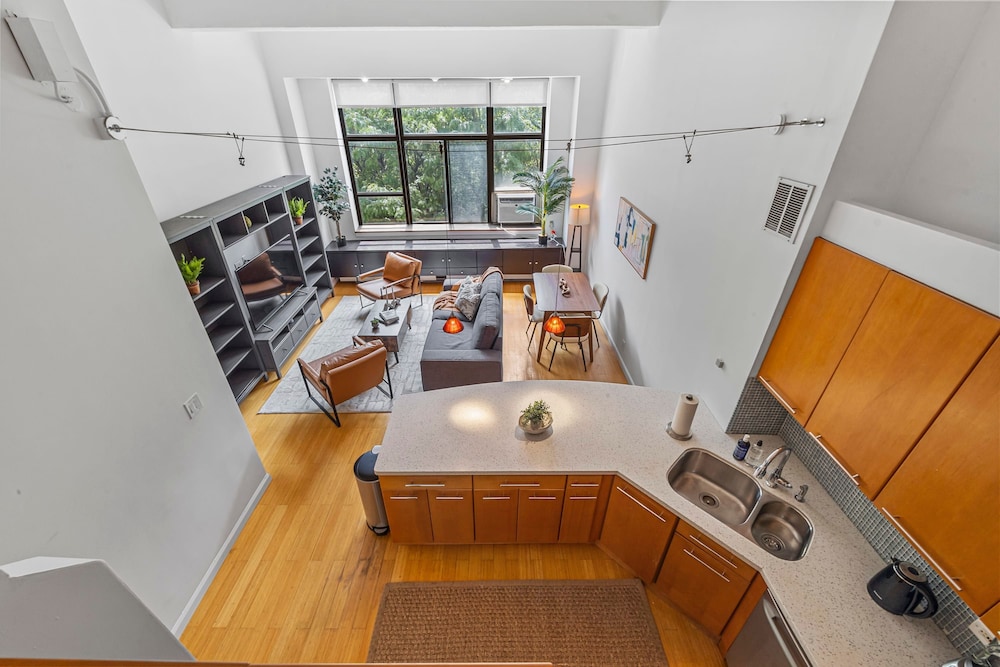 Barrow by Rove Travel 1BR Loft w Shared Roof