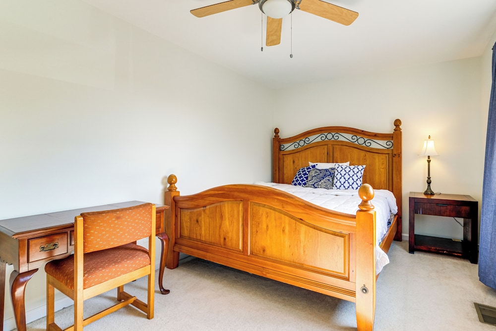 3 Mi to Dulles Airport: D.c. Area Townhome