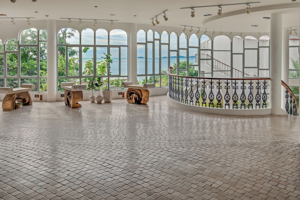 Lobby & Reception