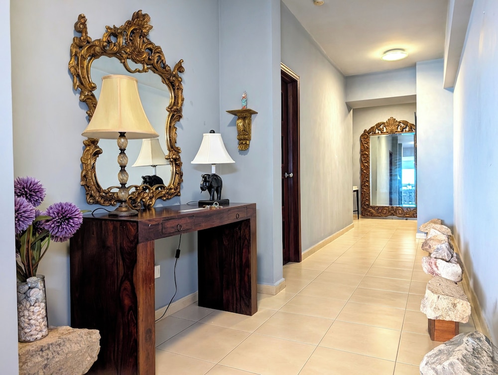 YC 2307 l Av Balboa 2 BDR Bay view