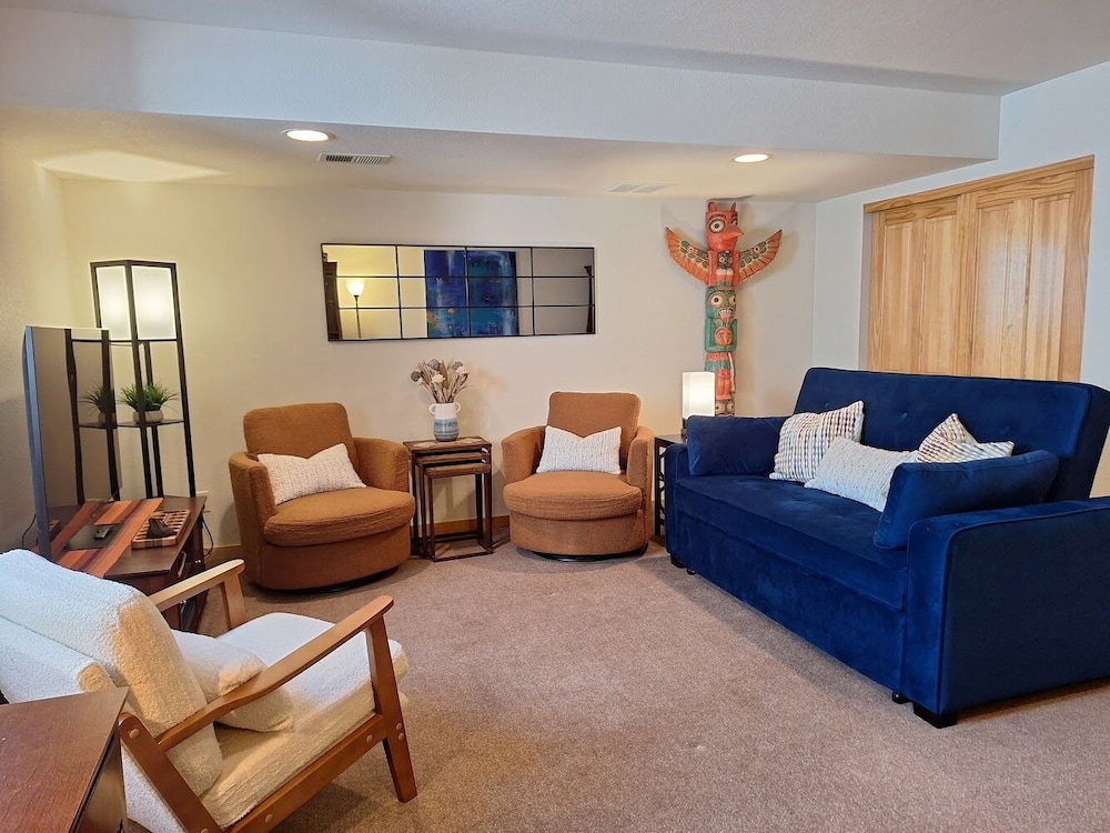 Rigden Retreat Garage, Dog Friendly, Near Trails