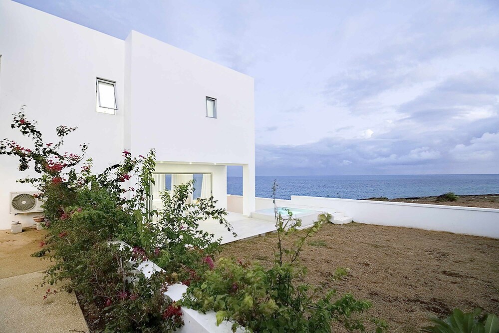 Lilypad Luxurious Cliffside Villa With Stunning Sea Views