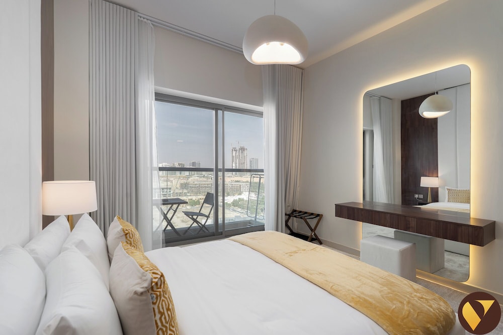 Jeewar JVC near Circle Mall Pool Gym