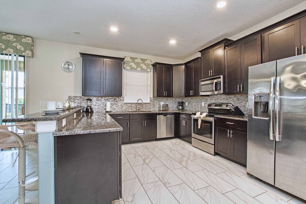 Beautiful Home With Private Pool in Champions Gate