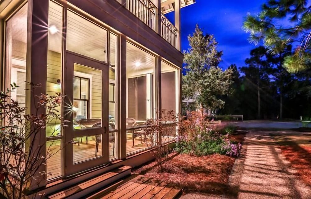 Dragonfly Dreams 5 Bedroom Holiday Home by Five Star Properties
