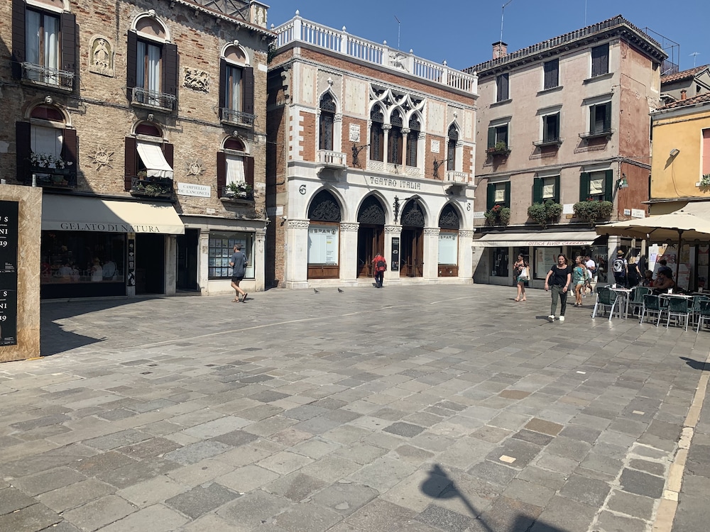 Pavarotti House