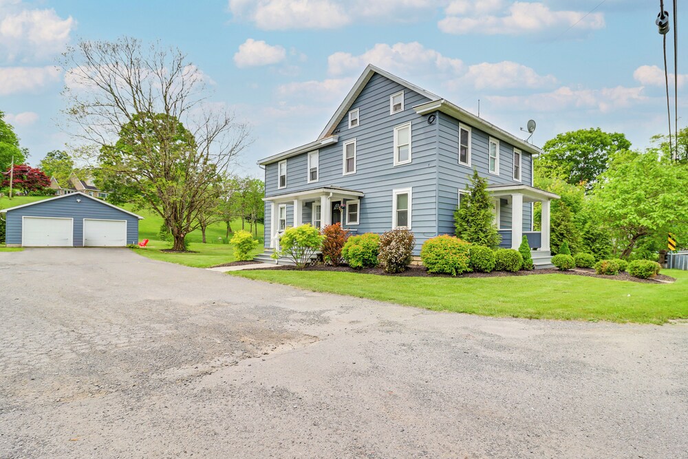 Walk to Saylors Lake: Townhome w/ Shared Perks!