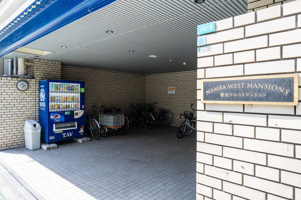 Namba West 5 connecting room