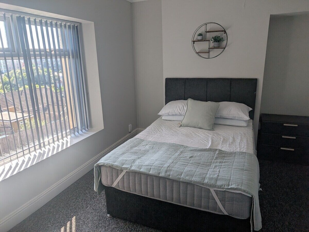 Comfortable 3 Bedroom House With Easy City Access