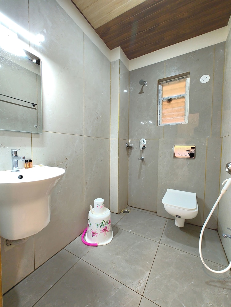 Premium Hotel W K Puri
