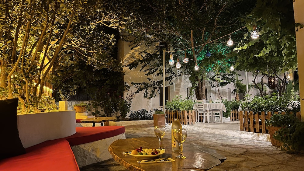 Esmana Otel - Image 16