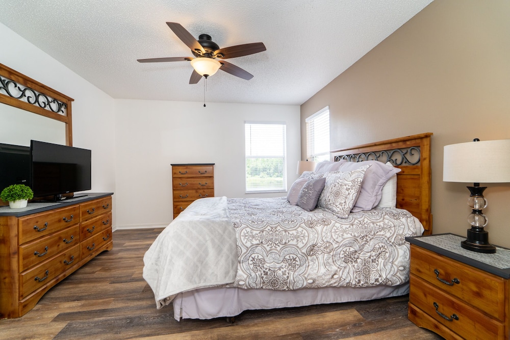 87631 Games Room+2-masters+hottub+water View! - Image 5