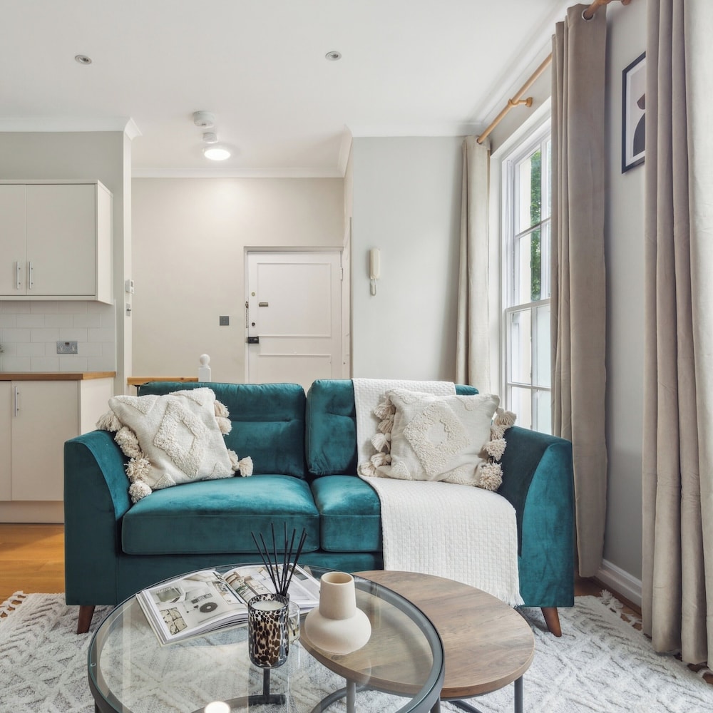 Westminster Charm - 2BR with Style