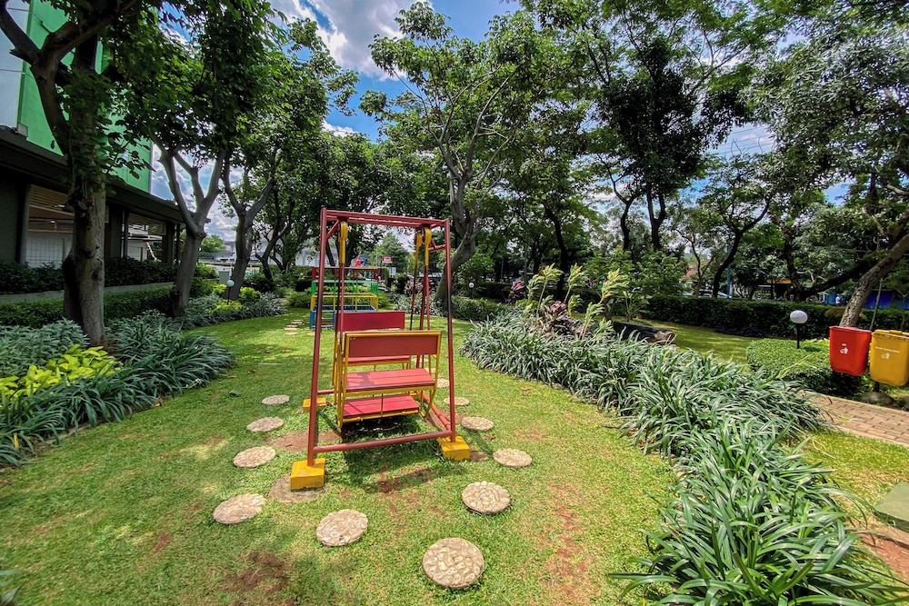 Strategic And Homey 2Br Green Pramuka Apartment